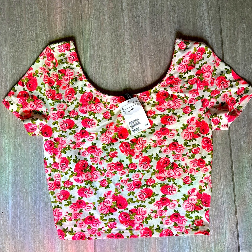 Summer crop top! Bright floral and stretch material make this a great top!